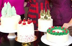 From simple frosting techniques to genius hacks, these cake decorating ideas from ree and fellow bloggers will inspire. Simple And Cute Christmas Cake Decorating Ideas