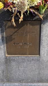 .documentaire die in de top 3 is geëindigd, is zij gelooft in mij van john appel uit 1999 over het leven van andré hazes sr. Andre Hazes Monument Amsterdam 2021 All You Need To Know Before You Go With Photos Tripadvisor