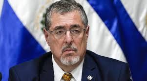 Se eleva la tensión en Guatemala a solo tres días de la investidura de  Arévalo de León