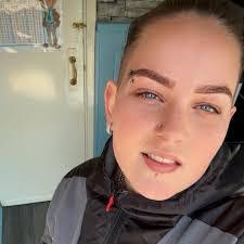 Leslie Burgett's Instagram, Twitter & Facebook