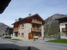 We can offer you tastefully decorated apartments for 1 to 4 people located in a quiet area, with a big garden. Ferienwohnungen Martin Haus Livigno Valtellina