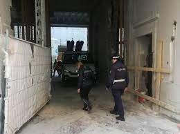 Viale piceno, viale corsica, via fratelli bronzetti, via plinio. Incidente Nel Cantiere Di Via Moscova 33 Furgone Investe Un Operaio E Grave Corriere It