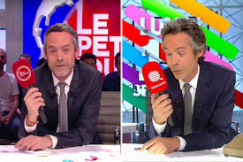 Depuis deux saisons, le petit journal de yann barthès faisait mieux que le grand journal d'antoine de caunes, avec une moyenne de 1,63 millions de téléspectateurs (et des pics à 2 millions) pour le premier contre 1,1 millions pour le second en 2015. Quotidien Est Il Un Copier Coller Du Petit Journal De Yann Barthes