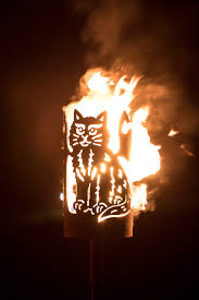 Gartenfackeln aus edelstahl haben den vorteil, dass sie edel aussehen. Fackeln Aus Metall Mit Vielen Motiven Die Mit Unseren Wachsrollen Hervorrangend Brennen Feuerflair Online Shop