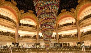 The first floor features parisian decor such as an eiffel tower and advertising columns plastered with ads for disney films, some set in paris Vitrines Des Grands Magasins Champs Elysees Que Faire A Paris A Noel L Express Styles