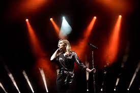How To Become A Background Vocalist And Earn Money To Support Your Music  Career - Cari Cole Music Co.