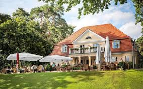 Pension haus friederike is located at am see 49, 2.5 miles from the center of bad saarow. Restaurant Park Cafe Theater Am See Seenland Oder Spree