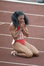 Florence delorez griffith joyner (born florence delorez griffith; The Best Olympic Beauty Signatures From Mark Spitz S Mustache To Venus Williams S All American Braids Flo Jo Female Athletes Track And Field