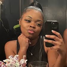 Jasmine Arnett's Instagram, Twitter & Facebook