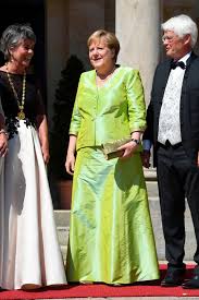 Anja merkel braucht nicht viel, um die stadt hinter sich zu lassen. Angela Merkel Geht Die Kanzlerin Allein In Den Ruhestand Gala De