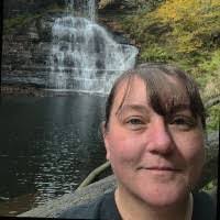 Delinda Hall's Instagram, Twitter & Facebook