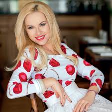 Πάλι στο άγνωστο με βάρκα την ελπίδα. To Look Ths Marias Mpekatwroy Sthn Teleytaia Ths Ekpomph Mas Arese Poly Instyle Gr