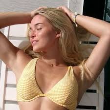 Stunning' Texas Fan Grabbed Everyone's Attention During The Cotton Bowl -  The Spun