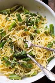 Einfache Zitronen Parmesan Spaghetti Mit Grunem Spargel Kochkarussell Rezept Essensrezepte Rezepte Pasta Rezepte Einfach