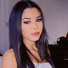 Arianna Blake's Instagram, Twitter & Facebook