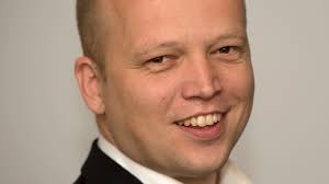 Trygve slagsvold vedum senterpartiet sier «ja» til reell klimaomstilling som kutter utslipp og «nei» til avgifter som straffer vanlige folk uten å ha klimaeffekt. Trygve Slagsvold Vedum Kirkeradet