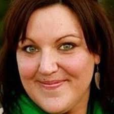 Hollie Lee's Instagram, Twitter & Facebook