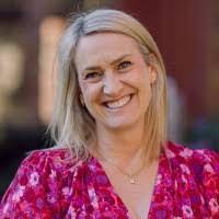 Elizabeth Surman's Instagram, Twitter & Facebook