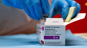 La vacuna está compuesta de una versión debilitada de un virus del resfriado común (conocido como adenovirus) de chimpancés y la misma se ha modificado para que se parezca más al coronavirus. Sugiere Regulador Europeo No Aplicar Vacuna De Astrazeneca En Mayores De 60