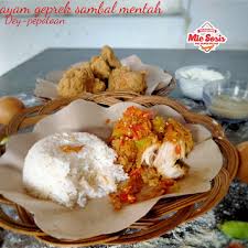 Check spelling or type a new query. Mie Sosis Ada Menu Ayam Geprek Sambal Mentah Yang Maknyusssss Pedesnya Lho Guys Ayam Geprek Sambal Dicampur Sambal Nan Menggoda Bikin Sensasi Makan Ayam Jadi Ga Biasa Lur Apalagi Dimakan Sama