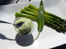 Asperges Vertes A La Mayonneige D Ail Des Ours Ail Des Ours Asperge Verte Cuisine Sauvage
