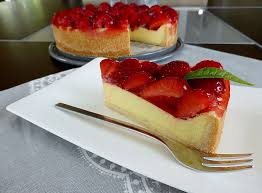 Erdbeer Kasekuchen Schnitten Von Trekneb Chefkoch Rezept Rezepte Fur Veganen Kasekuchen Erdbeer Kasekuchen Lebensmittel Essen