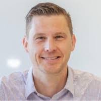 Lara Pollock's Instagram, Twitter & Facebook