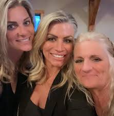 PLEASE help me find a book that sucks u in within the first chapter or 2. I  can't get into books that take more than that to get interesting and I'm  desperate