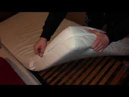 Im ikea matratzen test haben wir alle produkte im vergleich zusammengefasst. Matratzenbezug Wechseln Matratzenhulle Abziehen Und Aufziehen Um Es Zu Waschen Reinigen Anleitung Youtube