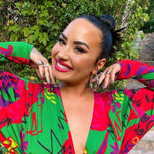 Американская певица деми ловато объявили себя небинарной персоной и попросили обращаться к себе во множественном числе при помощи местоимения «они». Demi Lovato Rasskazala O Seksualnom Nasilii I Posleduyushej Peredozirovke