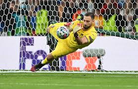Ac milan goalkeeper gianluigi donnarumma was reportedly 'left in tears' after a confrontation with club supporters last week. Nothing To Laugh Or Cry Why Is Donnarumma So Calm After Saving A Penalty I Explained Embarrassing Fans Minews