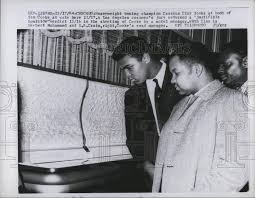 But ali was aided on one of the songs by one of the world's greatest singers, sam cooke. Pin On One Moment In Time Snapshots Of The Stars