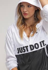 Un grand choix de baskets & sneakers pour femme sur zalando ! Nike Sportswear City Veste Legere White White Black Black Zalando Fr Summer Sportswear Sportswear Nike Outfits