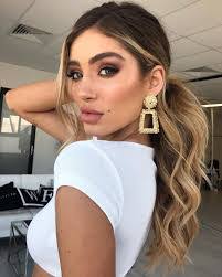 Leah Baines's Instagram, Twitter & Facebook