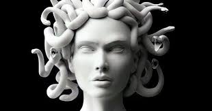 escultura Medusa