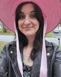 Kristen Stegall's Instagram, Twitter & Facebook