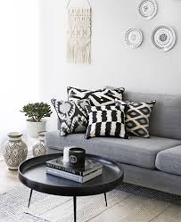 Tolle Kissen Kombi In Schwarz Weiss Holt Euch Den Monochrom Look Mit Boho Flair Auch In Euer Wohnzimmer Wir Kissen Schwarz Weiss Wohnzimmer Gestalten Haus Deko