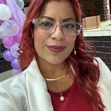 🌹Hoy cierro la puerta al pasado, con gratitud por lo aprendido y sin  cadenas que me aten al dolor. Hoy me abrazo con amor, me elijo con valentía  y me regalo un