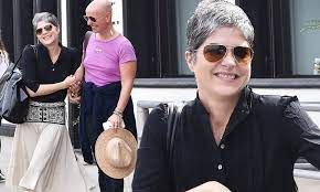 Selma blair beitner is an american actress. Selma Blair Is In Incredibly Good Spirits As She Steps Out For Breakfast With A Friend Daily Mail Online