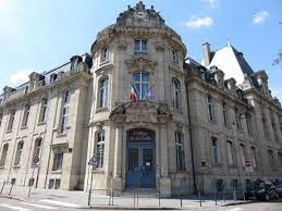 ] moi il mon dit que il ya fait pas de l'ecole a passer il ya fait que tes teste est apres il ma dit con sera sur le terrain est cest qoi le terrain merci de mee j'ai pour but gendarme, c'était pour en savoirs un peu plus ( j'ai le brevets des colleges). College En France Wikipedia