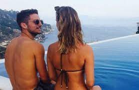 He currently plays for the italian club, napoli. Alle Lachen Uber Diesen Post Von Mertens