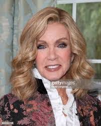 Donna Roff's Instagram, Twitter & Facebook