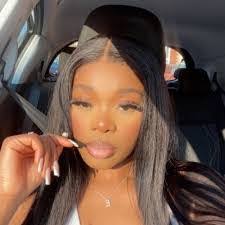 Samantha Snead's Instagram, Twitter & Facebook