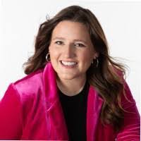 Caroline Lilly's Instagram, Twitter & Facebook