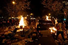 Protestas en catalunya: DIRECTO | Enfrentamientos entre ultras y radicales  independentistas marcan otra noche de violencia y fuego en Barcelona |  Público