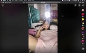 Get off to the wildest nip slips caught on Twitter-your fantasies fulfilled