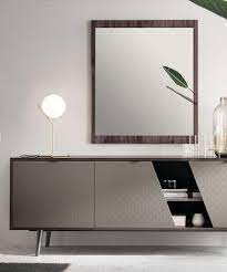 Lustro frida należy do kolekcji mebli frida, która nawiązuje do mile dziś widzianej estetyki retro: Kler Frida