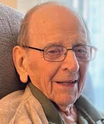 Sarah Kafer's Instagram, Twitter & Facebook