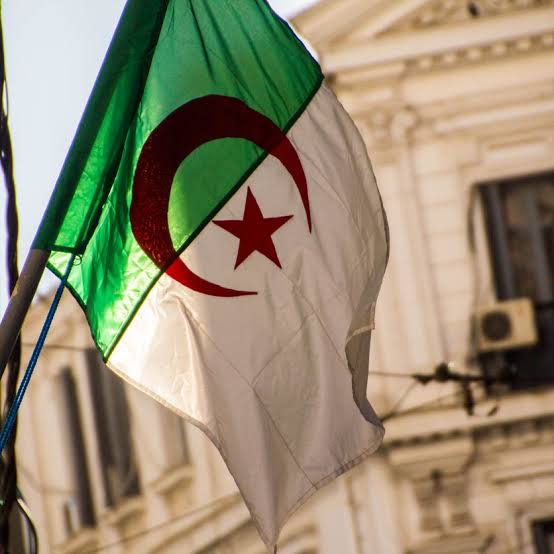 احتفالات كبيرة في الجزائر في الذكرى الـ60 للاستقلال