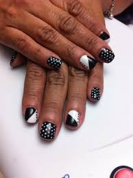 Hola hermosuras, que les parece este diseño de pies base color negro, me parece una buenisima opción para lucir nuestros pies. Pin On Unas Decoradas Con Gel Uv